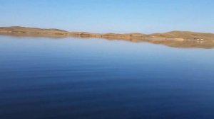 ДИКИЙ жор крупных окуней! Рыбалка с лодки на зимнюю удочку! Окунь, щука, плотва!