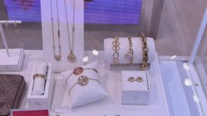 Обзор магазина GUESS. Терминал 21, Паттайя, Тайланд, 2023