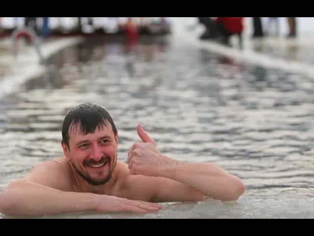 В Якутске местные «моржи» открыли зимний купальный сезон