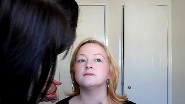 Makijaż dla zielookiej z opadającymi powiekami смотреть онлайн