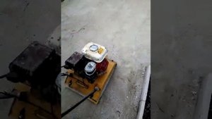 Уплотнение основания виброплитой. Укладка тротуарной плитки в Донецке ДНР fem_plitka_dn