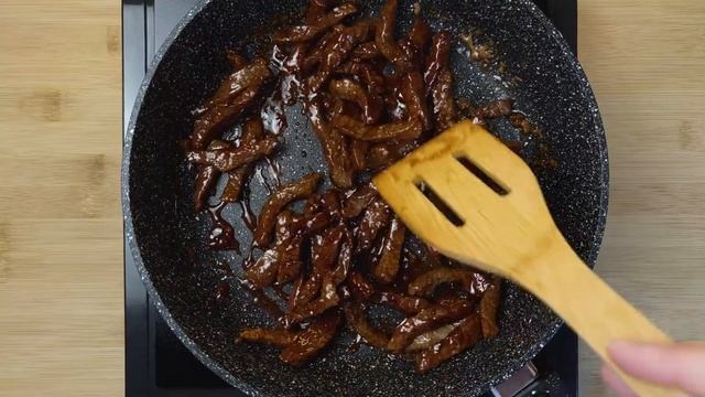 Говядина в соусе ТЕРИЯКИ с ЧЁРНОЙ лапшой и овощами. смотреть онлайн