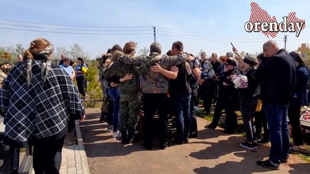 В Оренбурге простились с погибшим под Волгоградом подростком поисковиком смотреть онлайн
