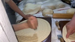 Знаменитый гигантский патыр(лепешка) Ферганской долины, диаметром 80 см