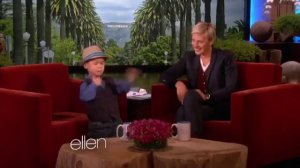 Маленький мальчик поет супер !!!