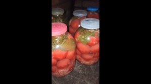 Как хранятся помидоры с хреном и чесноком (по рецепту из прошлого видео),  квашеные соленые томаты
