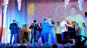 Акимовская гимназия (танец выпускников с родителями)