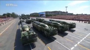 На плацу - колонна регулярных ракет（Первая команда）