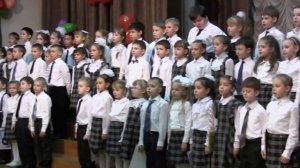 Школьный хор исполняет детскую песню " Я тебе я тебе я тебе говорю сперва"