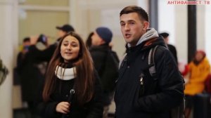 В Запорожье студенты спели на вокзале Весна на заречной улице