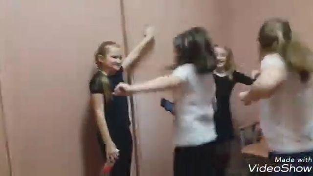 Школьный влог!Бесимся в раздевалке!
