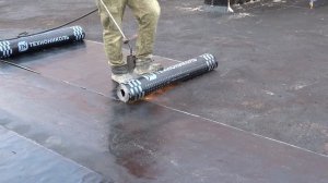 Покрытие крыши гидроизоляционным материалом Технониколь 1 слой. 1