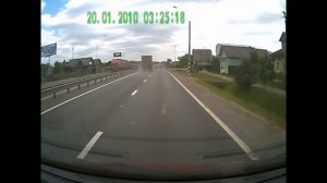 Под Тверью на трассе у грузовика взорвалось колесо