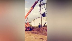 Установка трансформатора вместе с опорой