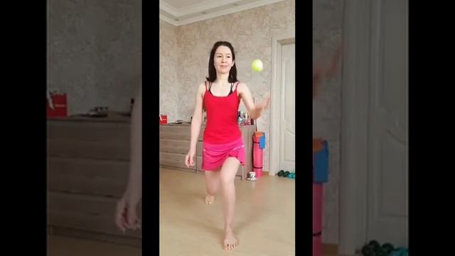 Тренировка мозжечка через баланс, координацию и многозадачность. Снято во время карантина в 2020