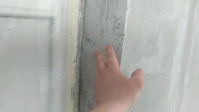 Ровняю дверные и оконные проёмы с помощью правила и пузырькового уровня смотреть онлайн