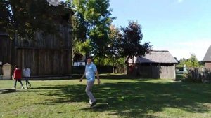 Польская деревня точно как и 100 лет назад, красота 🇵🇱😀! Игры на траве не лёгкие однако 😀.