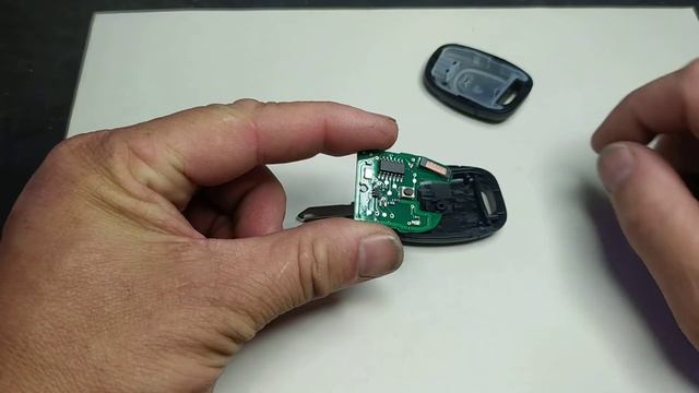 Renault Clio, Kangoo, Thalia 1 gombos távirányítós autókulcs elemcsere útmutató смотреть онлайн