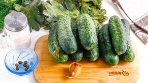 Огурцы соленые с дубовыми листьями