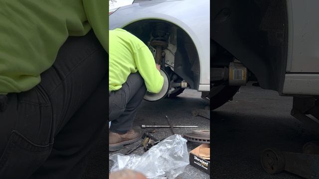 Chevy Malibu 2016 cambio de frenos ( brakes and rotors replacement ) смотреть онлайн