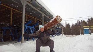 Глубокие приседания с бревном на плече