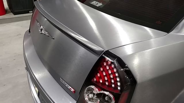 2006 Chrysler 300 SRT8 vinyl wrap completion смотреть онлайн