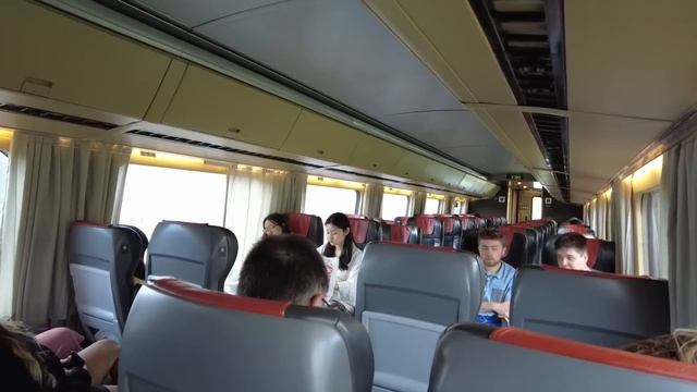 FIRST IMPRESSIONS OF TRAVELING VIA RAIL | Economy Class From Quebec City To Montreal смотреть онлайн