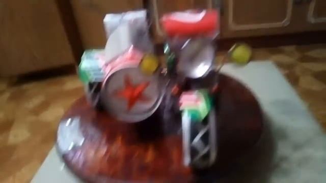 Мотоцикл с коляской из алюм. банок. смотреть онлайн