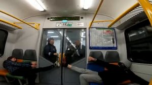 Пацаны закрыли двери в поезде!!!