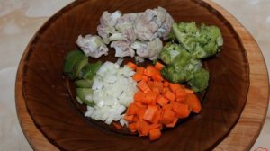 Овощное рагу с курицей, брокколи и кабачком