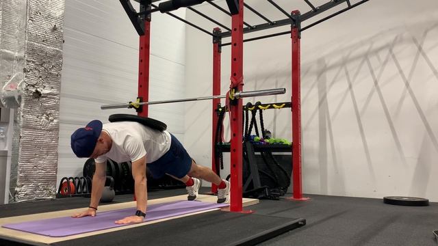 Планка с блином на спине смотреть онлайн