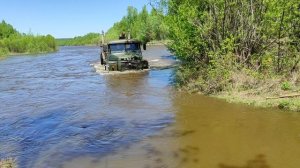 КрАЗ идёт в брод