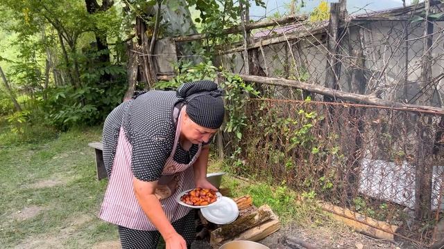PEAR HARVESTING IN THE VILLAGE! GRANDMA COOKING HEALTHY FOOD | PEAR JAM AND MILK PILAF смотреть онлайн