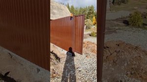 Откатные ворота с проëмом 5 метров, привод алютех. Калитка. Забор.