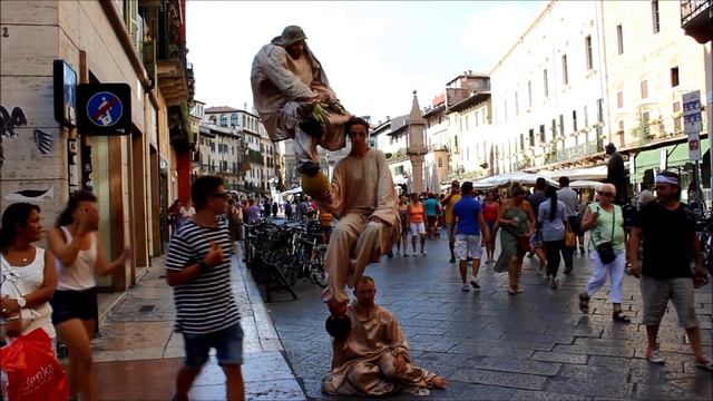 Верона - живые статуи возле домика Джульетты смотреть онлайн