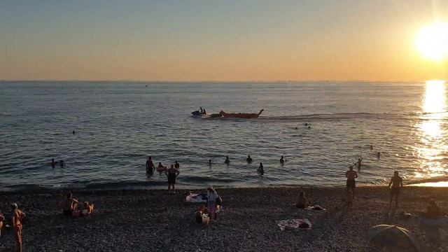 Абхазия, Гагра 2021, прогулка по набережной Гагры смотреть онлайн