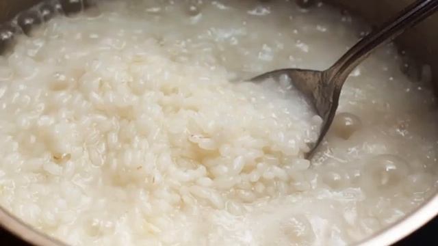 Как варить рисовую кашу на молоке. Варим жидкую и густую рисовую кашу на молоке.