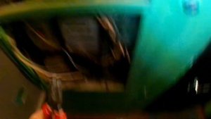 Подгорел провод на автомате в этажном щите на лестничной площадке|Работа электрика под напряжением