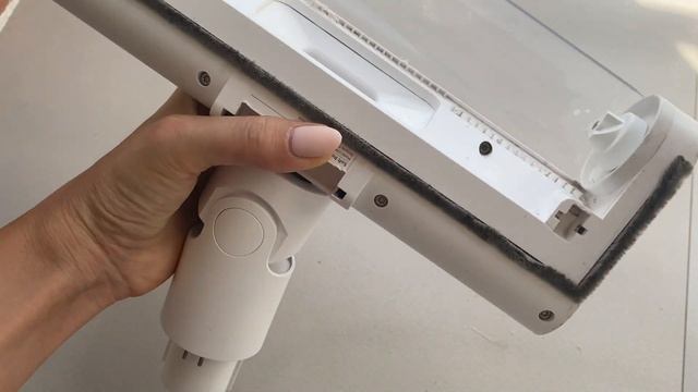 Очистка насадки-валик вертикального пылесоса Xiaomi Dreame XR после уборки. Видео без комментариев смотреть онлайн