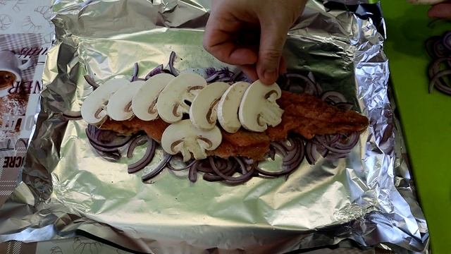 Нежная запеченная горбуша с грибами в фольге