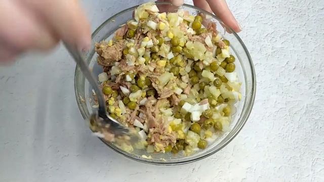 Хоть на праздник хоть на каждый день  простой салат с консервой