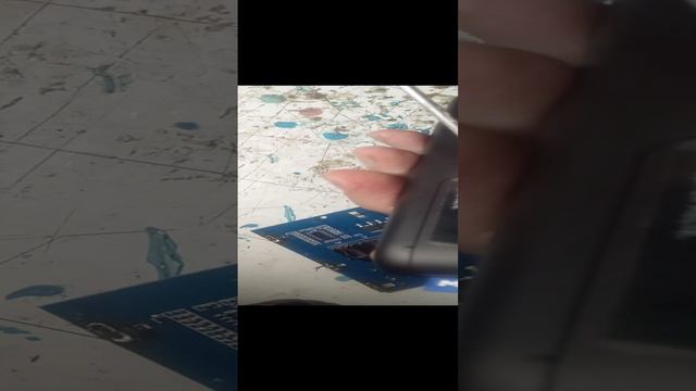 Как открыть блок батареек в пульте приставки Movix