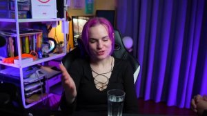 Эскортница и колхозница поменялись местами