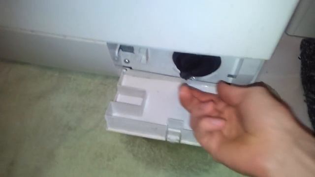 Чистим фильтр стиральной мишины... смотреть онлайн