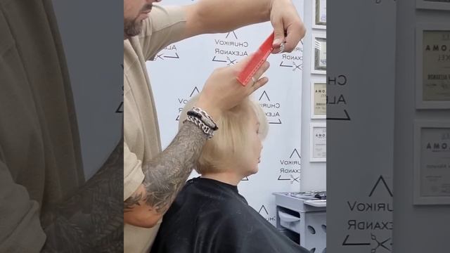 Комбинированая динамичная стрижка.Стрижка без филировки. #beauty #чуриков #мастервделе # стрижка