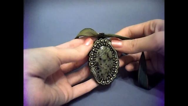Крупный стильный кулон из бисера с камнем жемчугом и лентой шибори NataliaLuzik