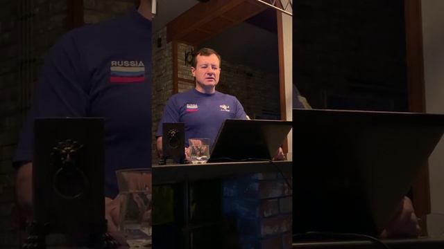 Я шлю привет из далека...