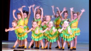 Чунга-чанга. Чупа-чупс и Ириски. "Танец для мамы". Дворец детского творчества. Таганрог. 25.11.2023