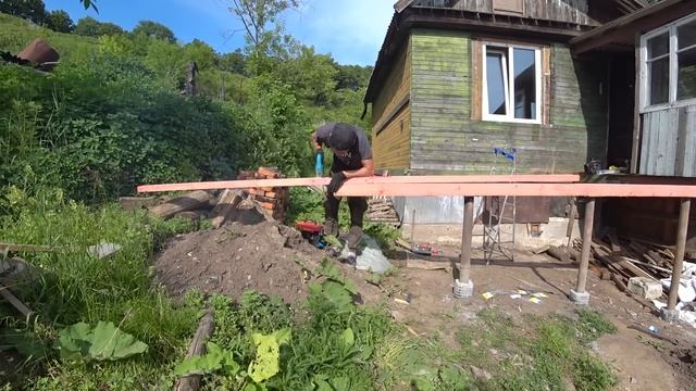 ОДИН ВО ВСЁМ ДАЧНОМ СНТ ! КАКАЯ ДАЧА В ТАКУЮ ЖАРУ ? ТЕРРАСА НА СТАРОЙ ДАЧЕ СВОИМИ РУКАМИ ! СТОЛЫЧ