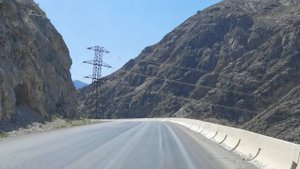Дорога к Кара Кульской ГЭС по перевалу и тоннелям.